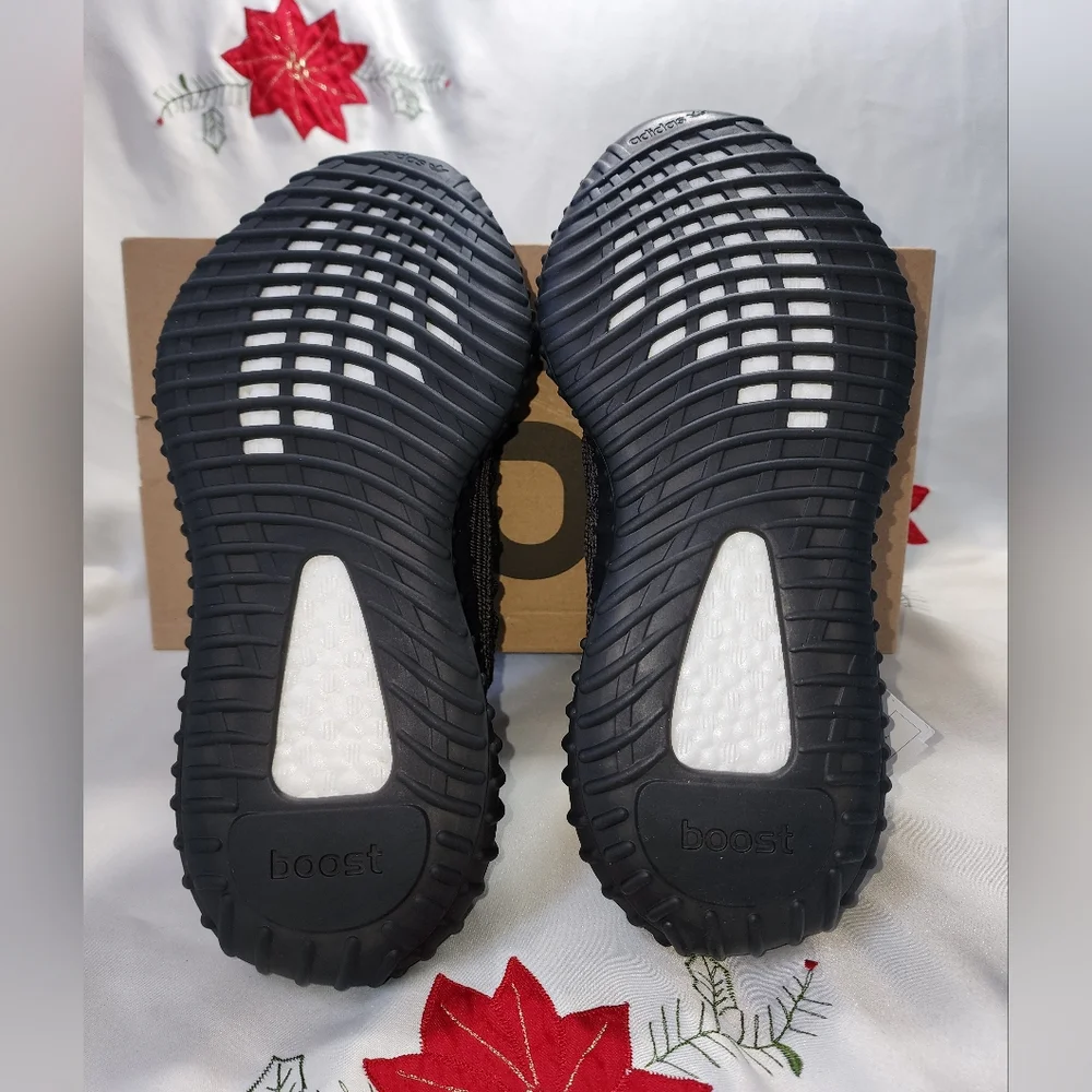 Adidas Yeezy Boost 350 V2
CMPCT Slate Carbon Size 8.5 Men's - Picture 8 of 16